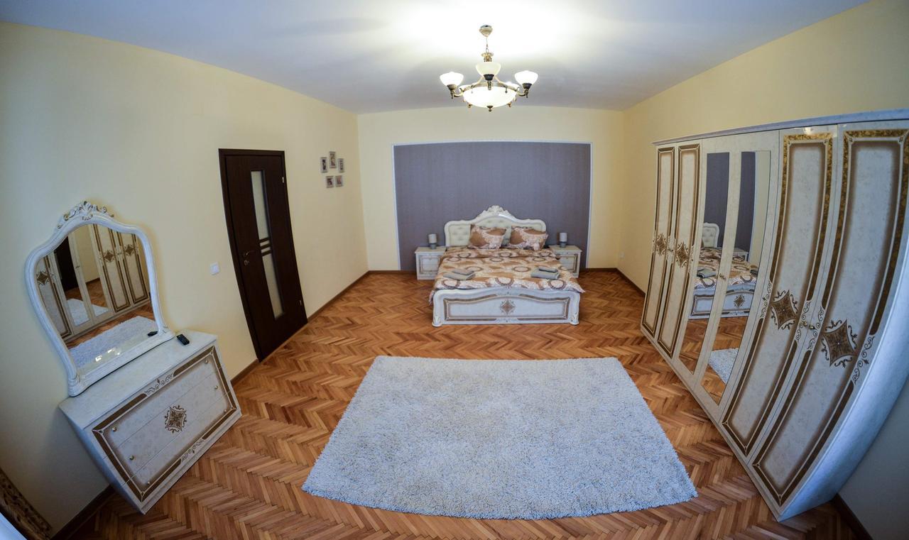Apartment Luca Poarta Schei Braşov Buitenkant foto