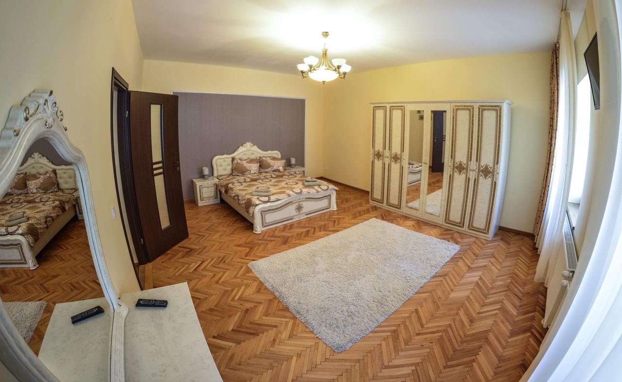Apartment Luca Poarta Schei Braşov Buitenkant foto